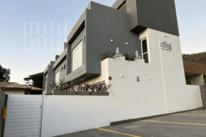 Villa Fortaleza Perfeito e Novo Área Gourmet no Rooftop Localização estratégica em meio à natureza e praias 2 Acomodações